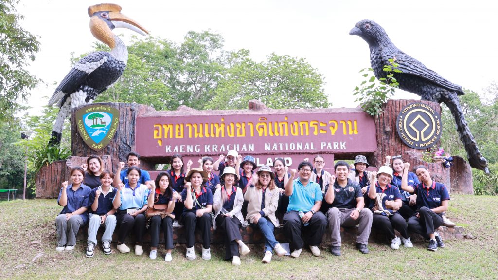 กลุ่ม รพ.วิชัยเวช เดินหน้าโครงการ “นำแก้วมาแลกกล้า” เปลี่ยนแก้วพลาสติก ที่ใช้แล้วมาใช้ใหม่ เพิ่มประโยชน์สูงสุด ลดขยะโดยสมบูรณ์ มุ่งพัฒนาเป็นสังคมสีเขียว